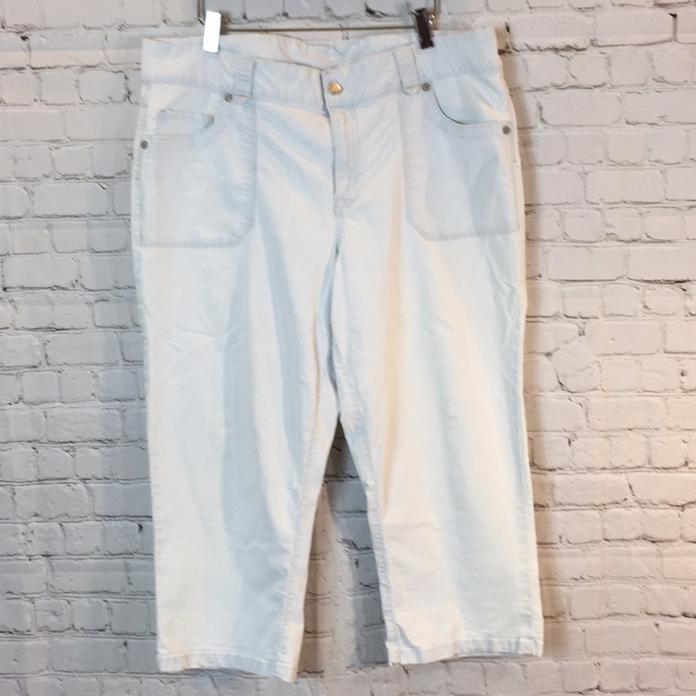 Faded Glory lite blue pinstripe capris